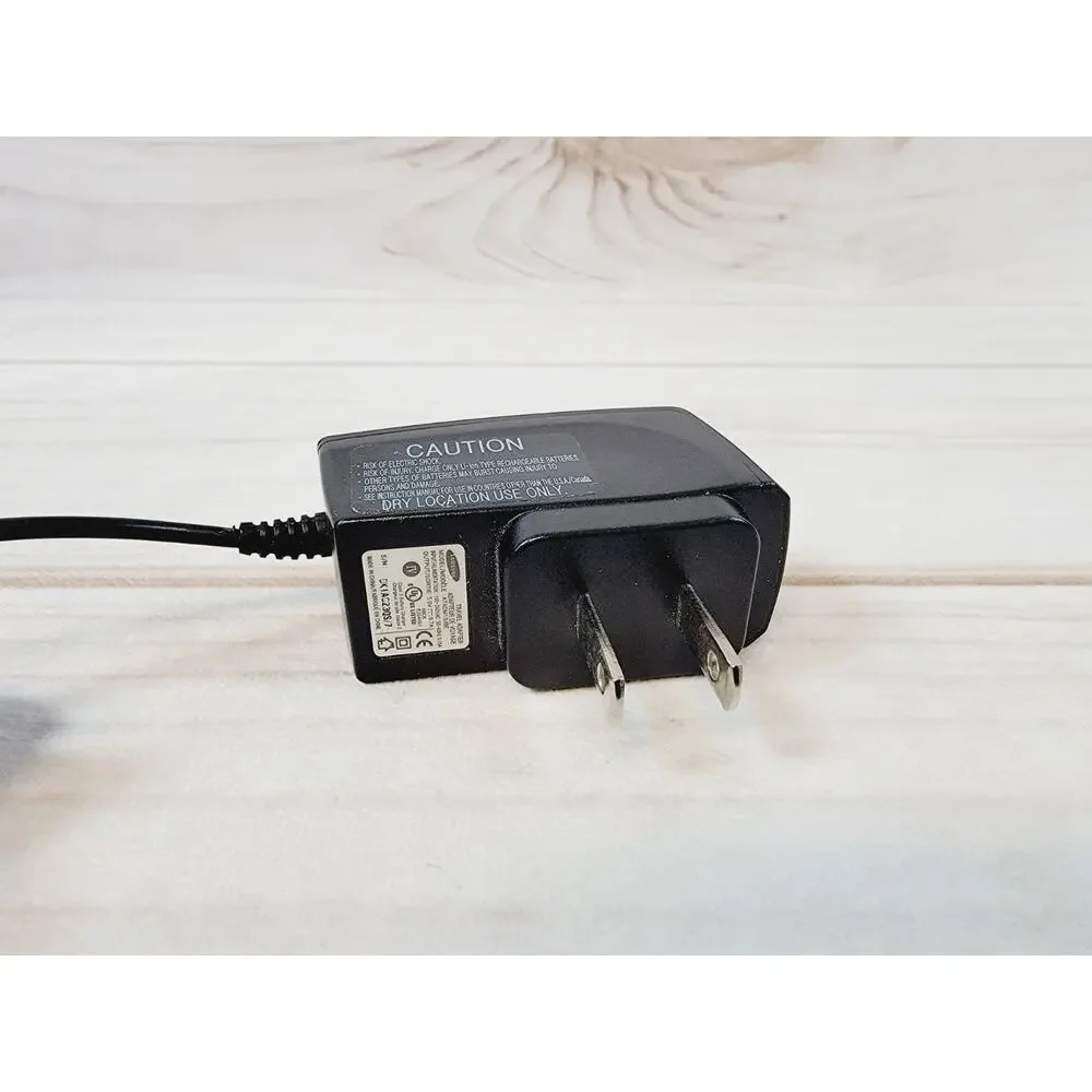 Genuine Samsung ATADM10JBE Power Supply AC Travel Adapter Output DC 5V 0.7A